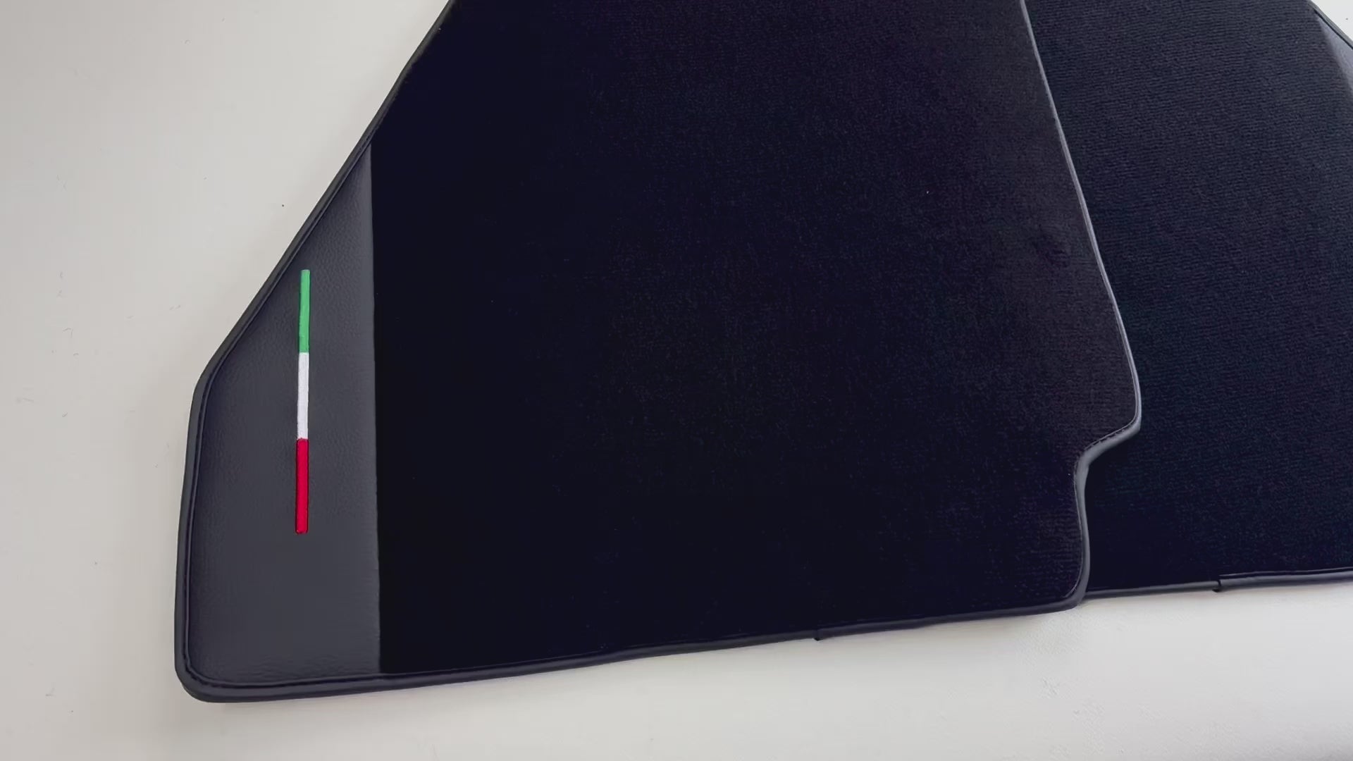 Svarte bilmatter for Ferrari 328 GTB (1985-1989) med italiensk lærutgave - AutoWin.EU