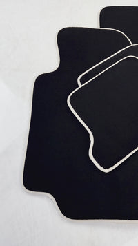 Schwarze Fußmatten für BMW 8er E31 2-türiges Coupé (1989–1999).