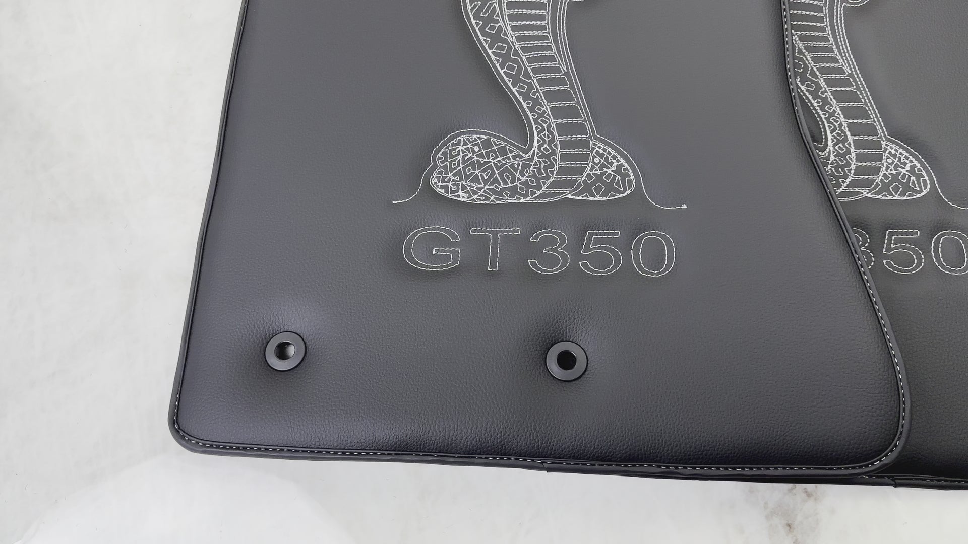 Lærbilmatter for Ford Mustang GT350 Shelby (2015-2021) med Cobra-søm - ER56 Design