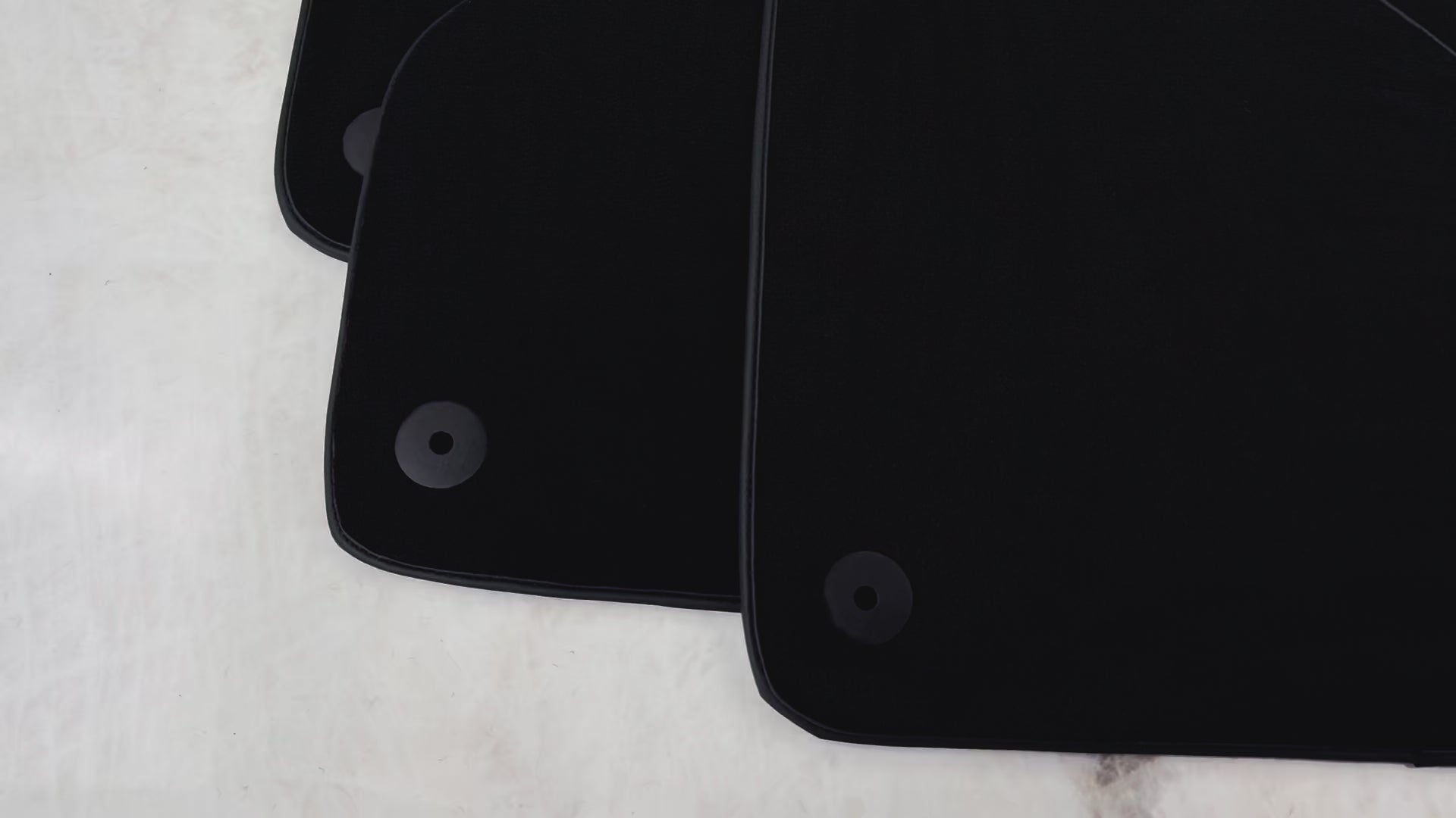 Black Floor Mats for Aston Martin DBX (2020–2023) - AutoWin