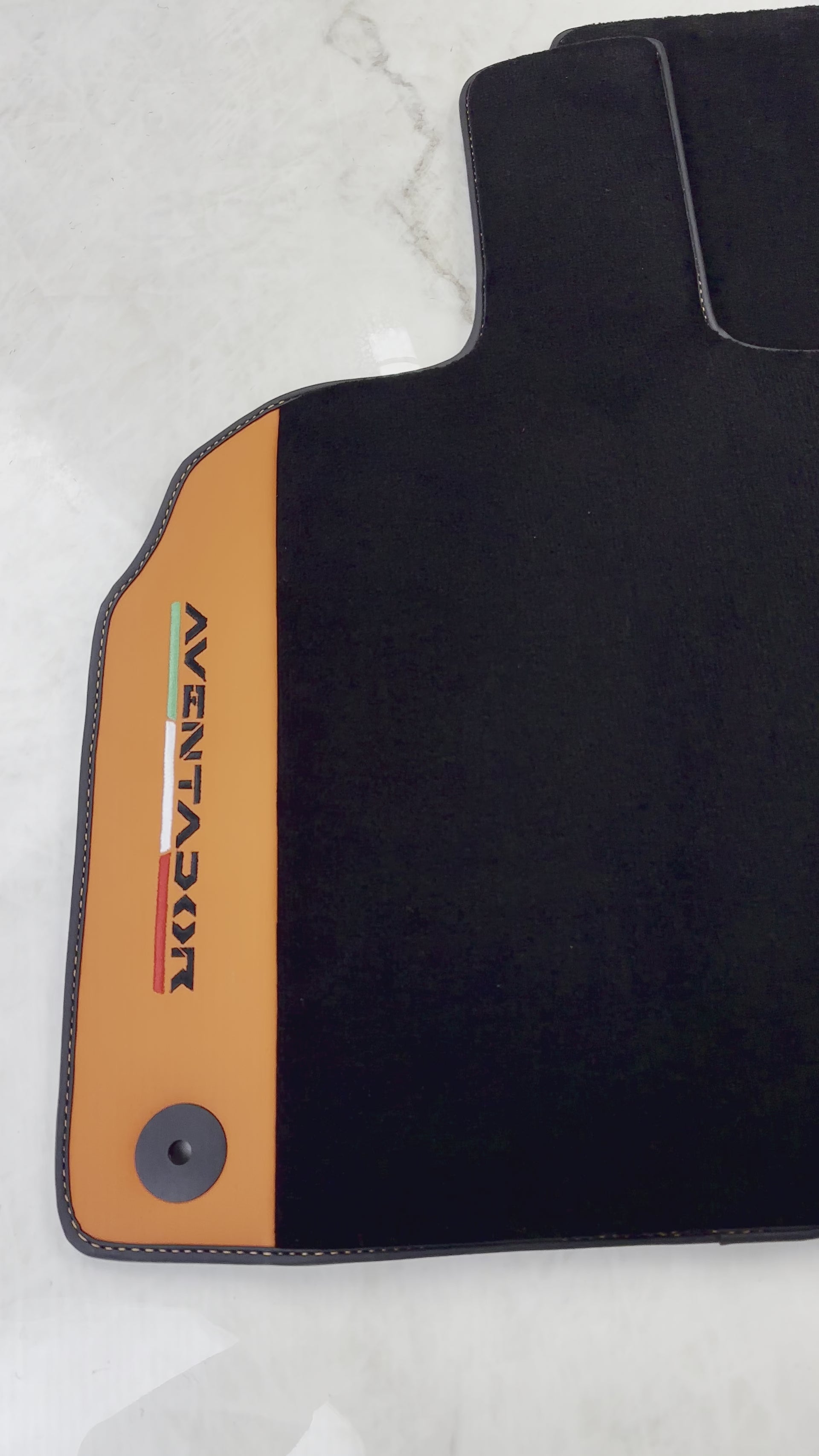 Svarte bilmatter for Lamborghini Aventador med oransje Nappa-lær (Arancia Mira) - AutoWin.EU