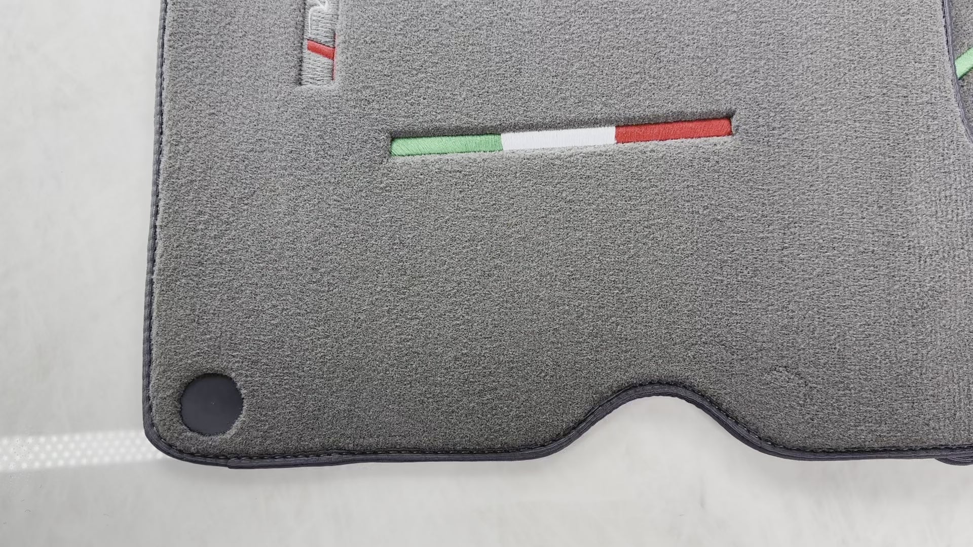 Graue Fußmatten für Ferrari California T 2015–2018 - AutoWin