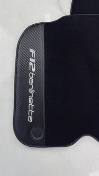 Svarte bilmatter for Ferrari F12 Berlinetta (2012-2022) med karbonlær