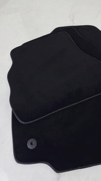 Svarte bilmatter for Ford B-Max (2012-2017)