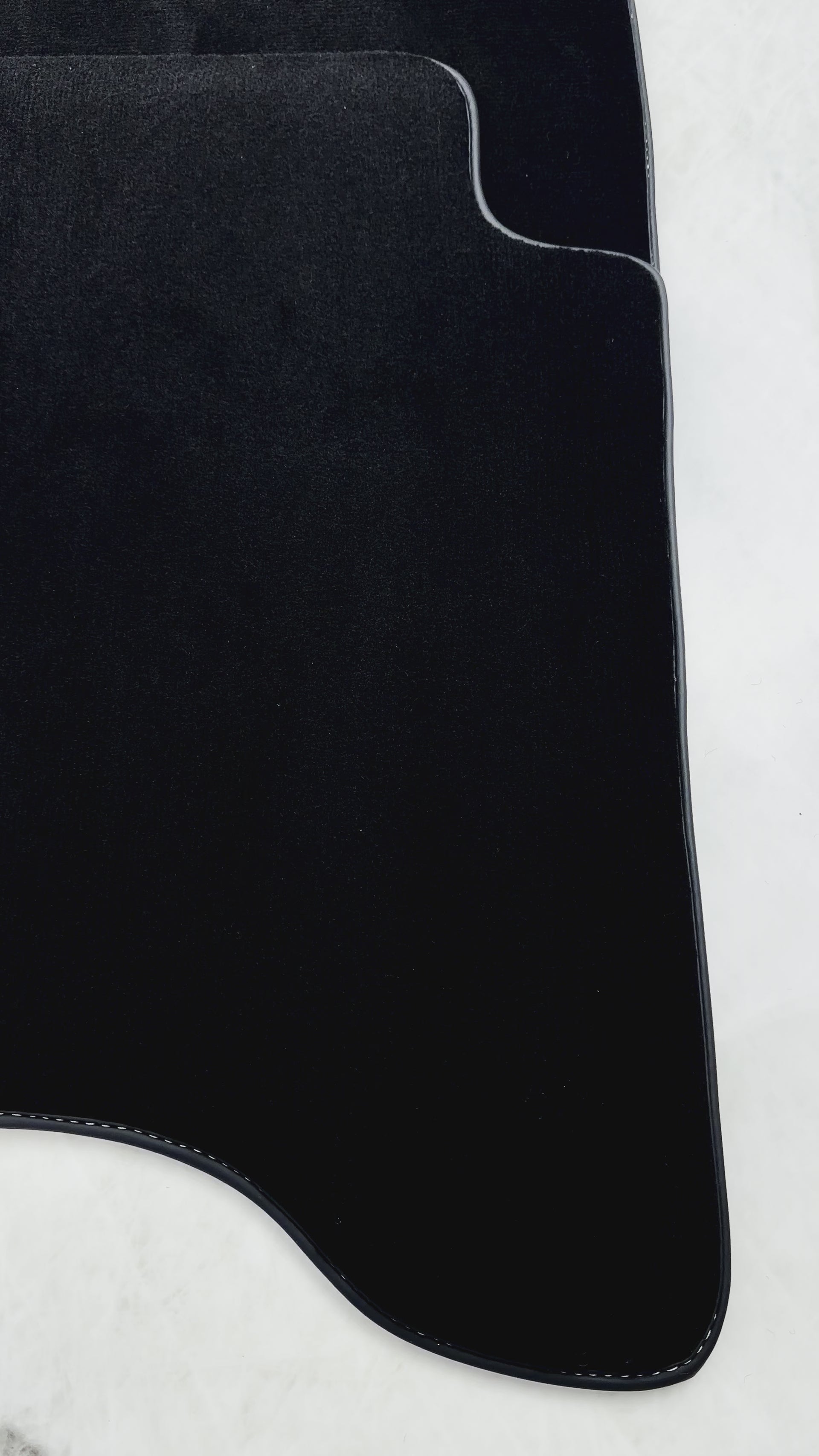 Schwarze Fußmatten für Toyota Land Cruiser 90 (1997–2003). - AutoWin