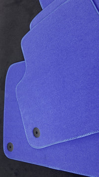 Blaue Fußmatten für Bentley Bentayga (2015–2023).