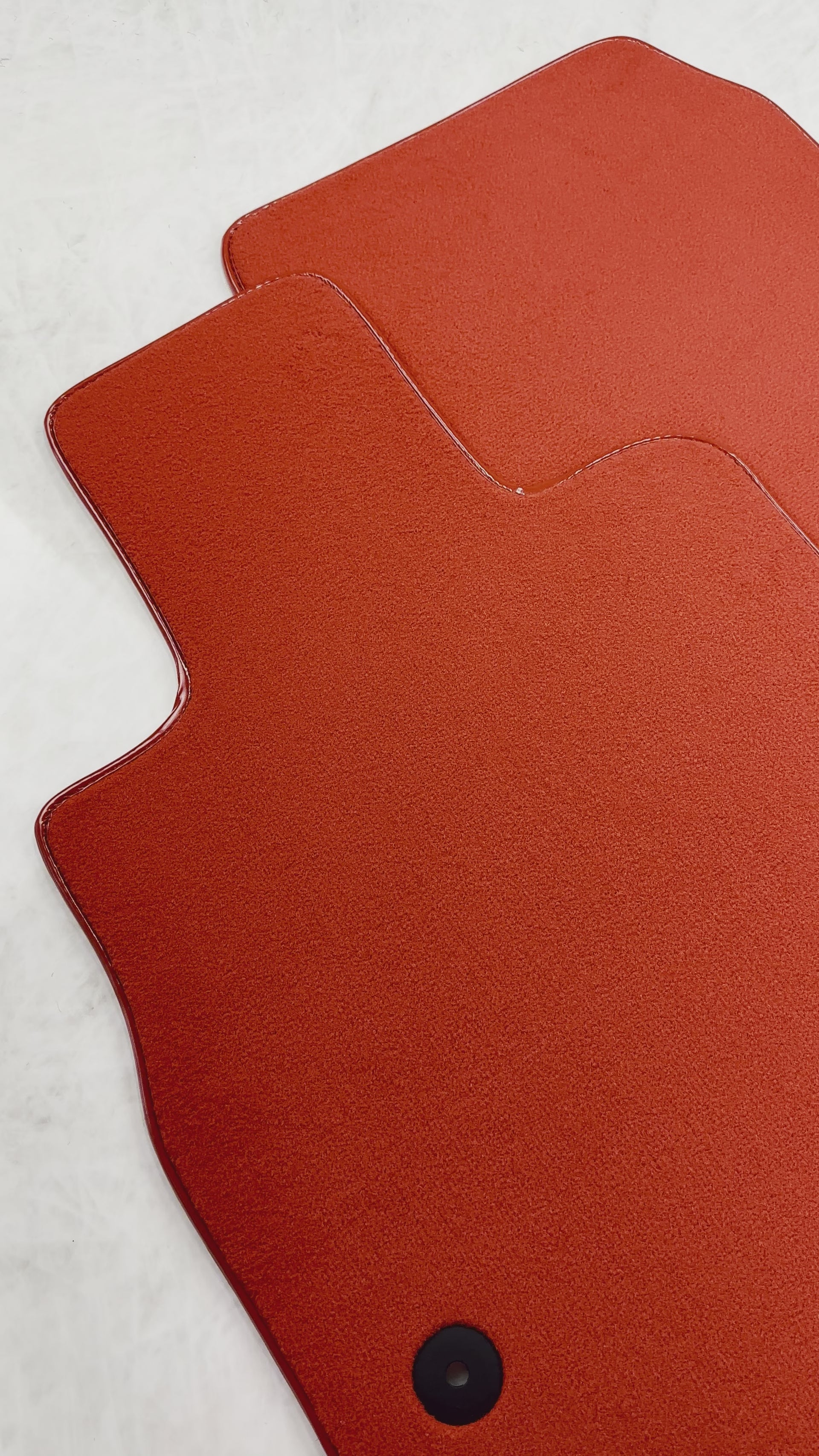 Rote Fußmatten für Chevrolet Corvette C8 (2020-2024) - AutoWin