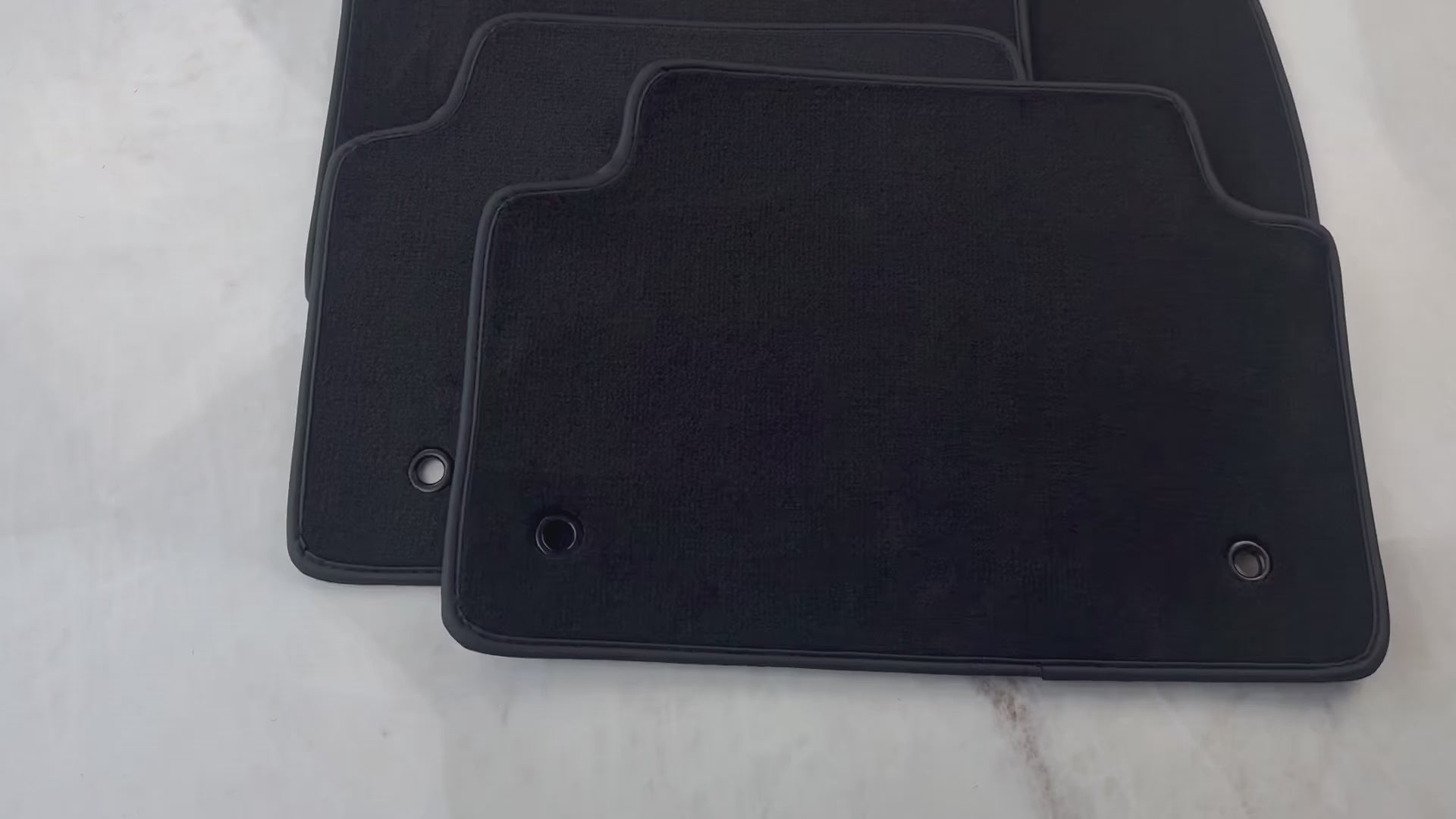 Black Floor Mats for Range Rover 5 Seater (2012-2022) SDV8 - AutoWin