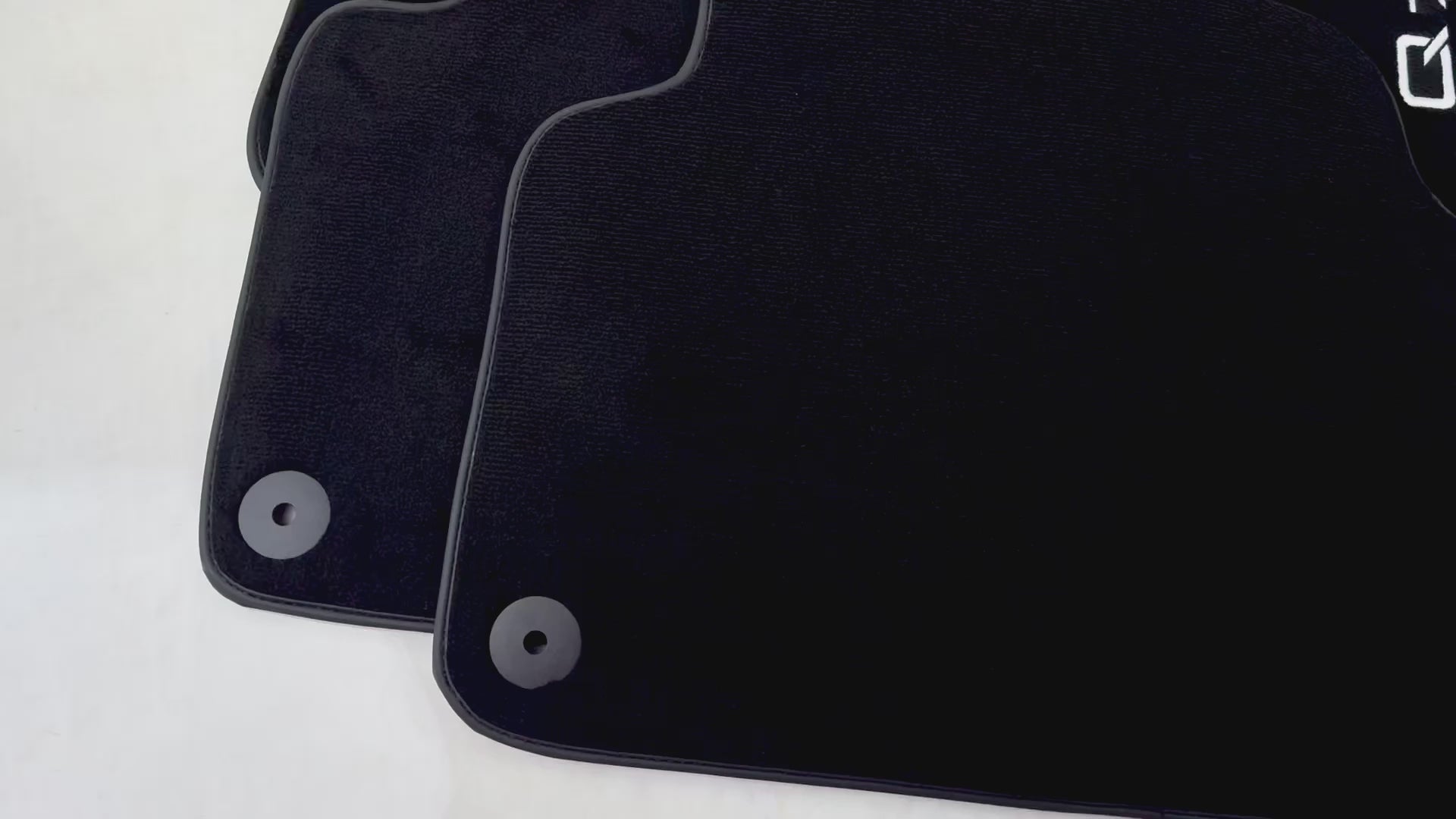 Schwarze Fußmatten für Audi Q5 8R Hybrid (2008-2017) - AutoWin.EU