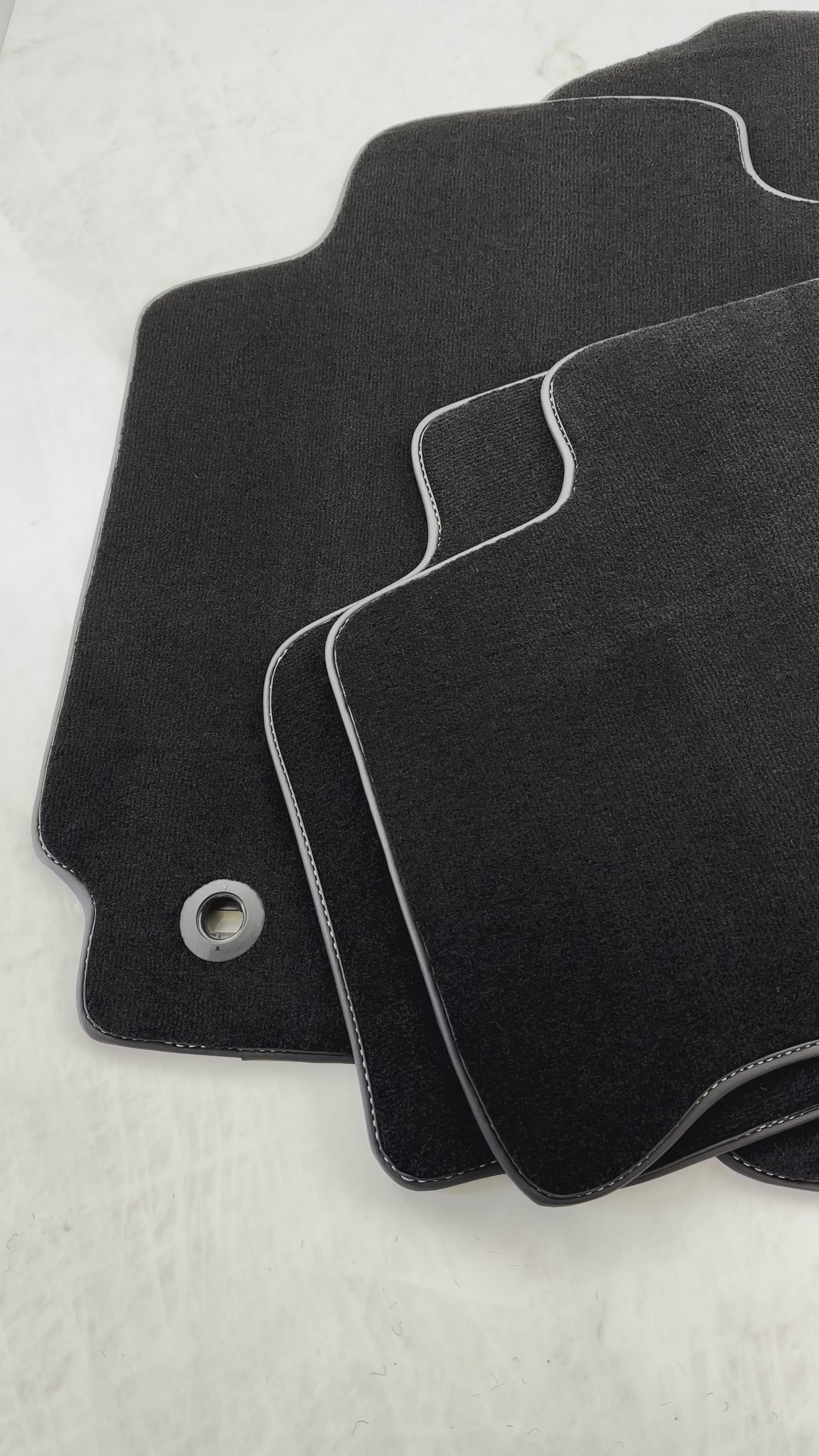 Schwarze Fußmatten für Toyota RAV4 (2013–2018). - AutoWin