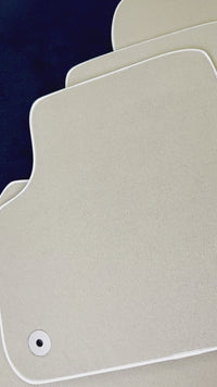 Beige Fußmatten für Bentley Bentayga (2015–2023).