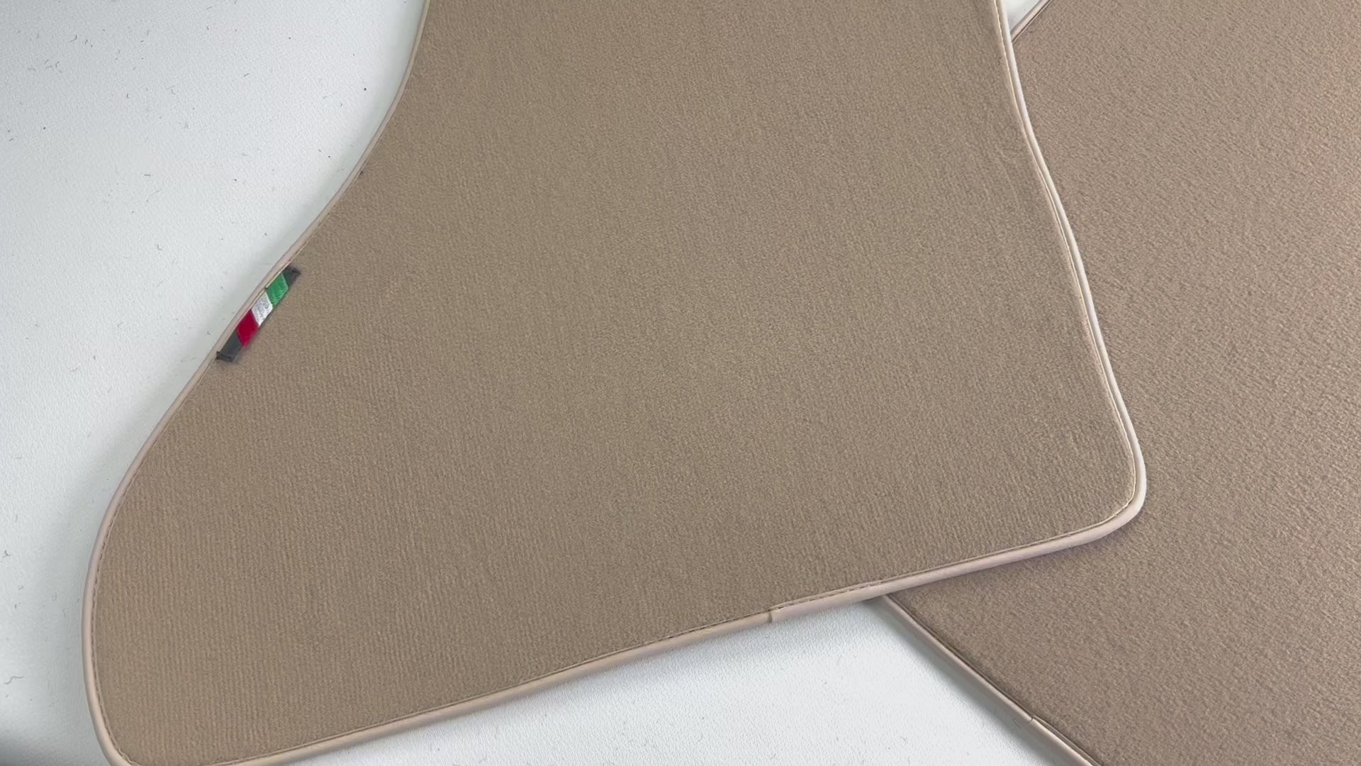 Beige Fußmatten für Ferrari Mondial Cabrio (1983-1993) Italienische Ausgabe - AutoWin