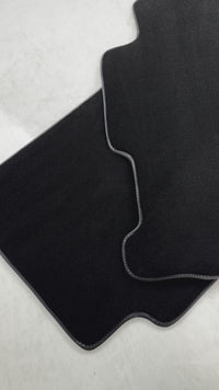 Schwarze Fußmatten für Honda Civic VII (2001–2005).