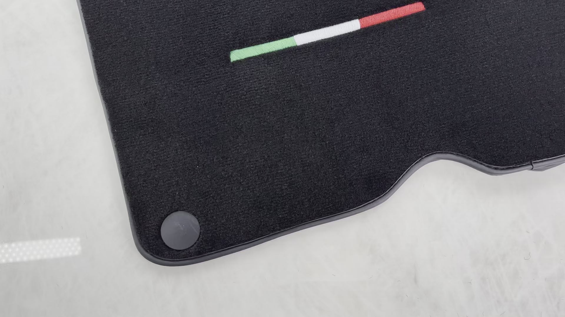 Schwarze Fußmatten für Ferrari California T 2015–2018 - AutoWin