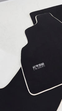 Schwarze Fußmatten für Toyota Land Cruiser 80 (1985–1997), beige Rand | ER56-Design