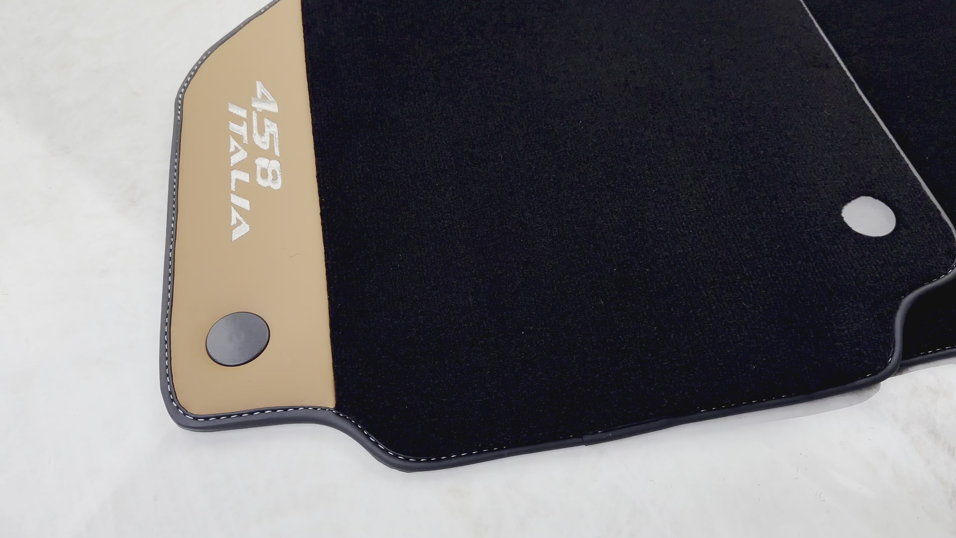 Svarte bilmatter for Ferrari 458 Italia (2009-2015) i Cuoio Nappa-lær - AutoWin