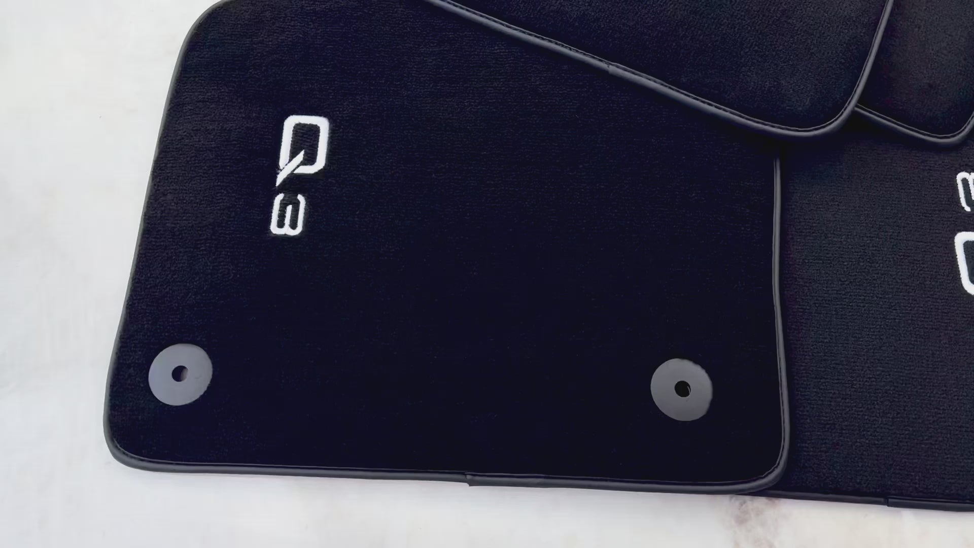 Svart bilmatter for Audi Q3 8U (2011-2018) - AutoWin