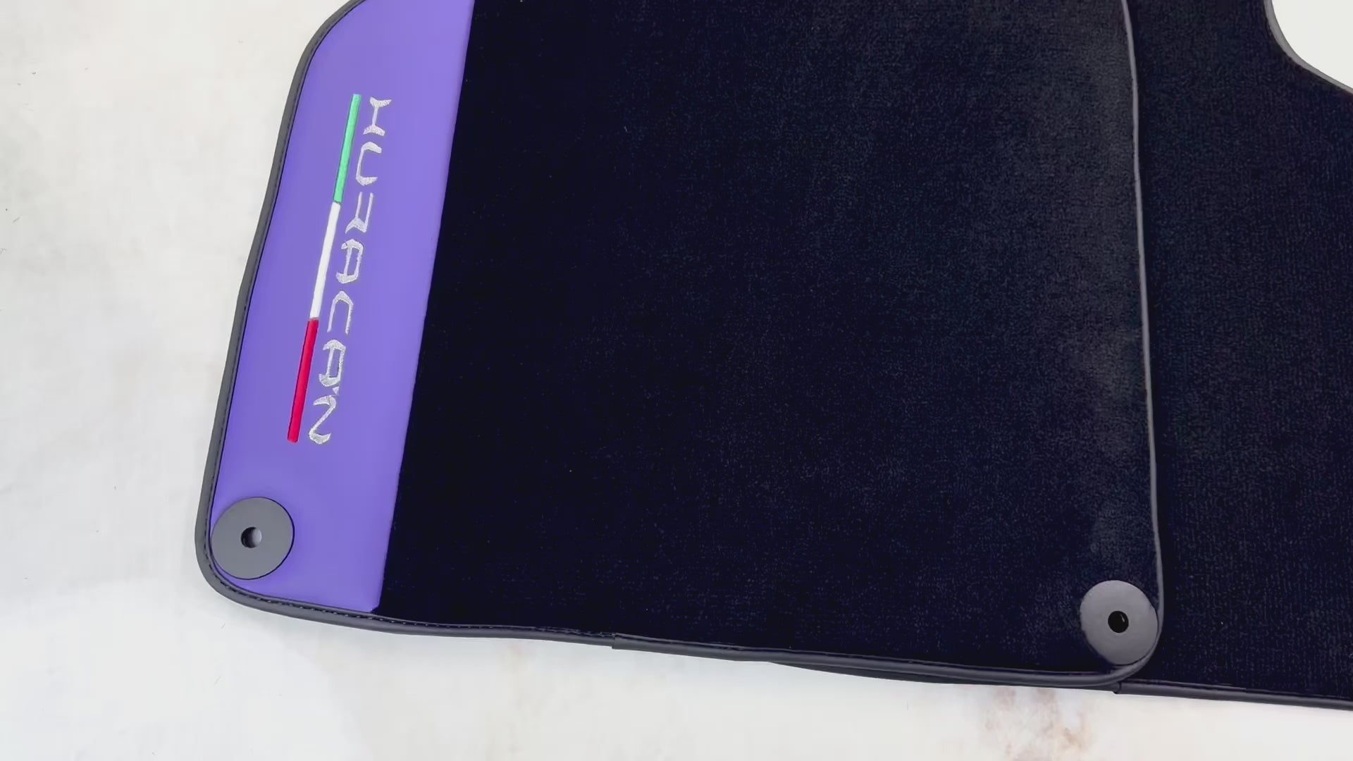 Lila Leder-Schwarze Fußmatten für Lamborghini Huracan | Schwarzer Besatz - AutoWin.EU