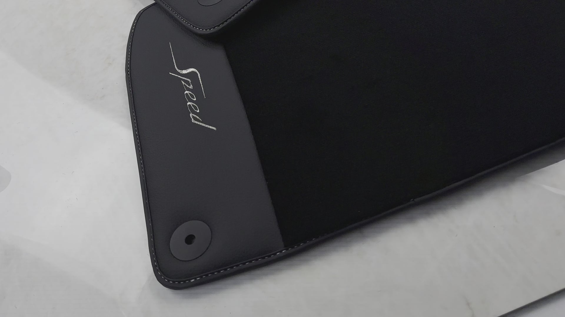 Svarte bilmatter for Bentley Bentayga (2015-2023) med skinn - AutoWin