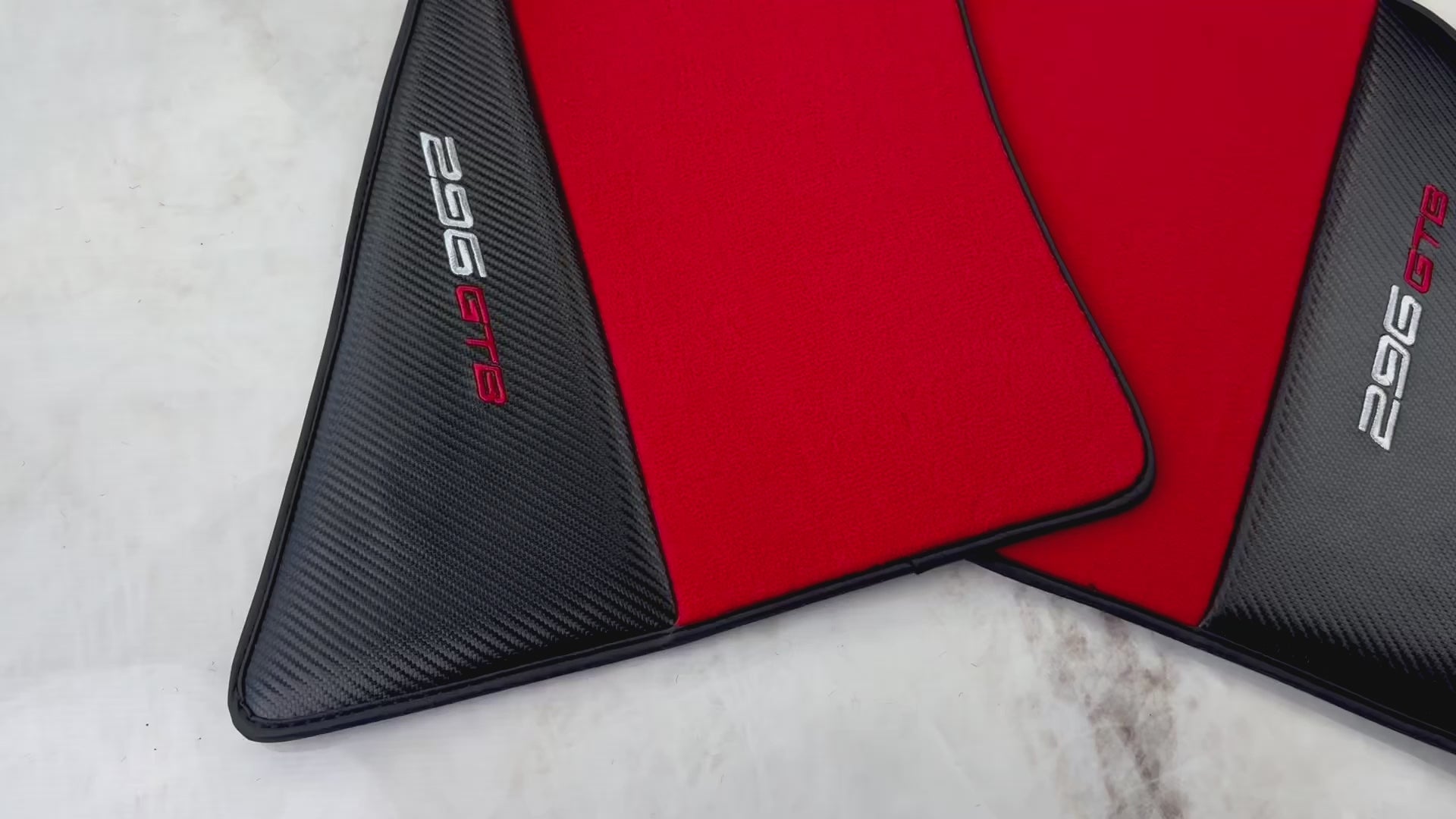 Røde bilmatter for Ferrari 296 GTB (2022-2025) med karbondfiber - AutoWin