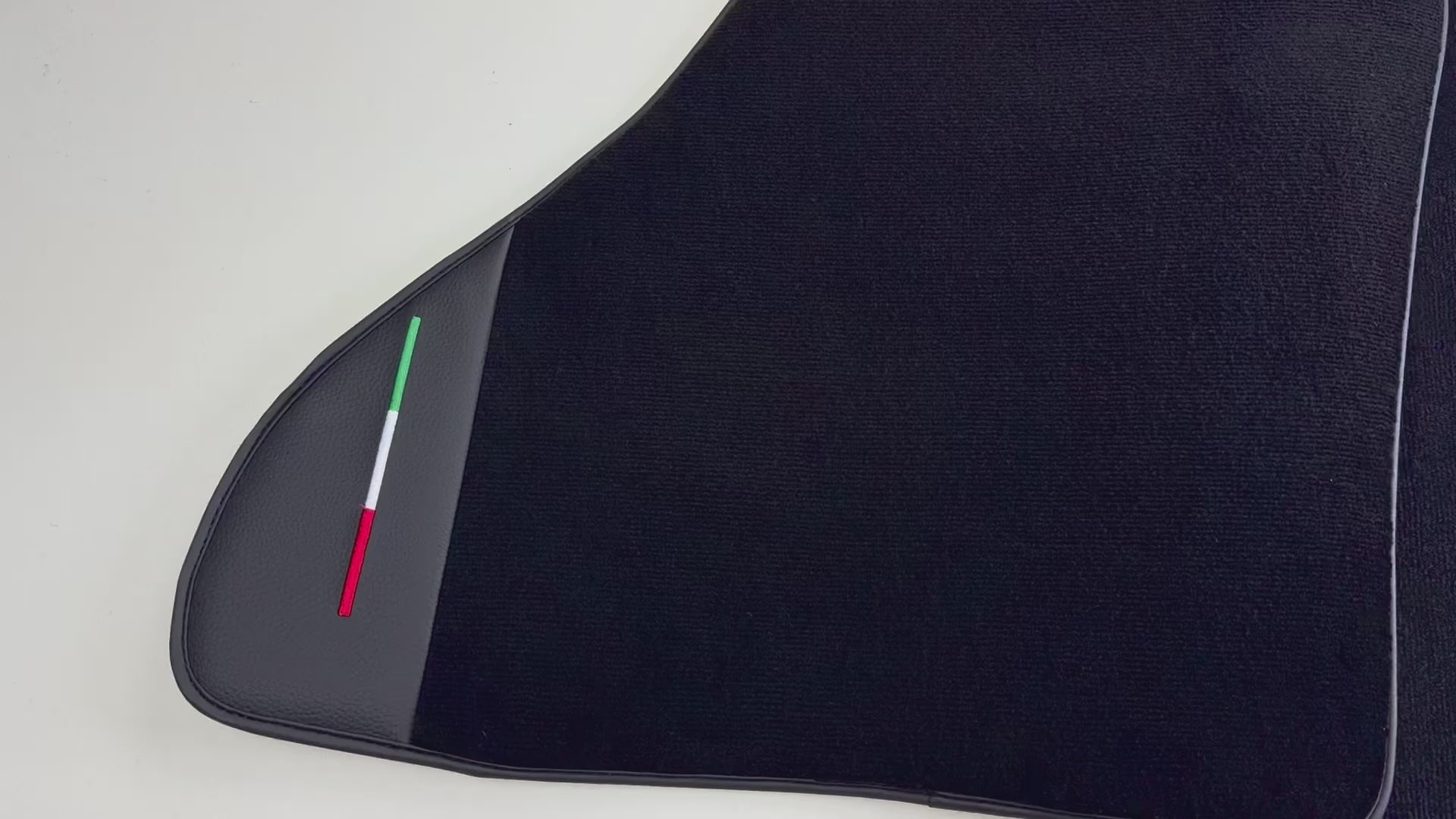 Sorte bilmatter til Ferrari Mondial Convertible (1983-1993) i lær | Italiensk utgave - AutoWin.EU