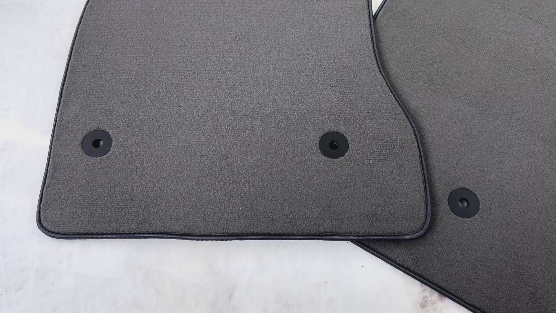 Graue Fußmatten für Chevrolet Corvette C6 (2005-2013) - AutoWin