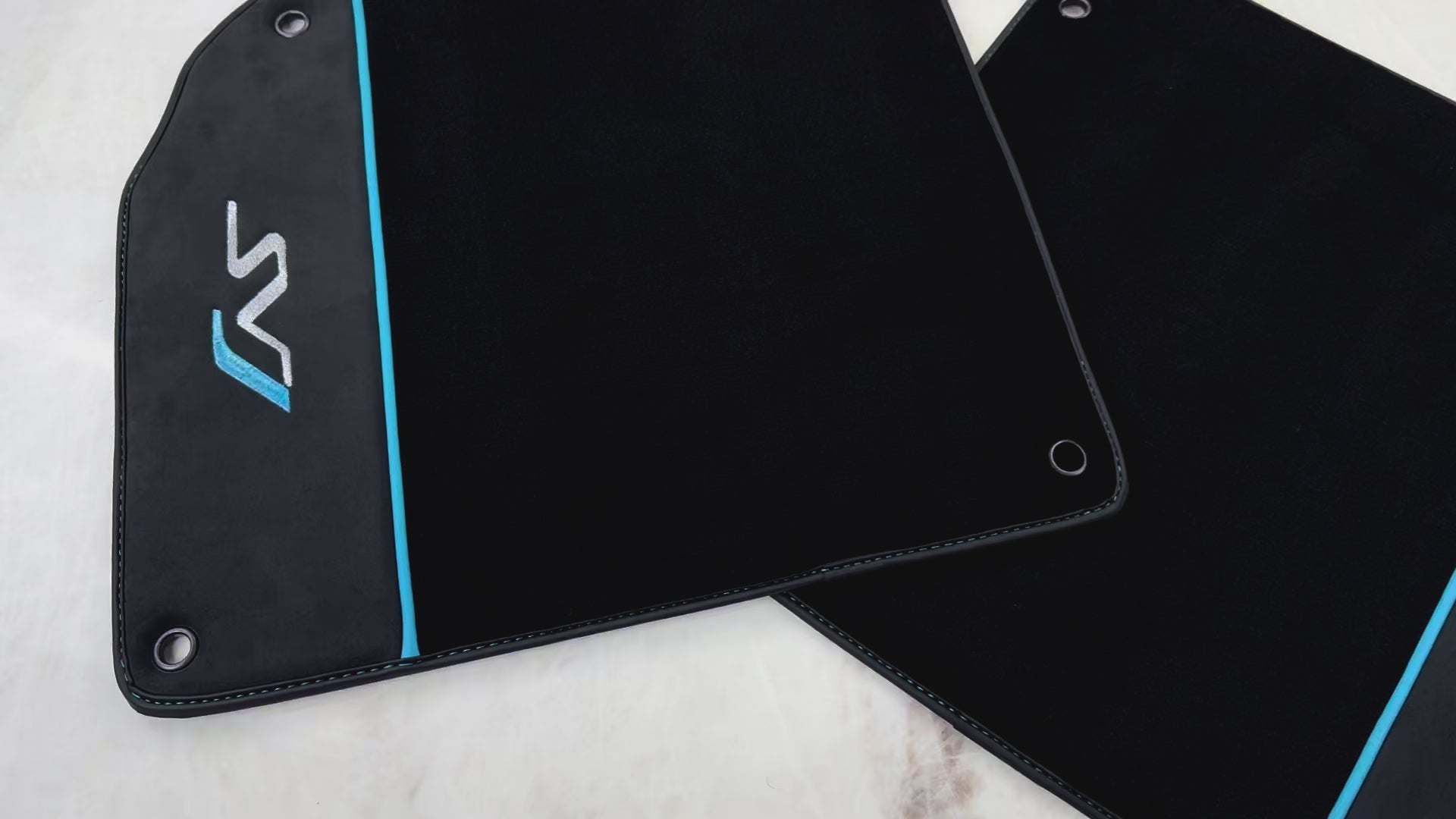 Schwarze Fußmatten für Lamborghini Aventador SVJ mit Alcantara-Leder - AutoWin.EU