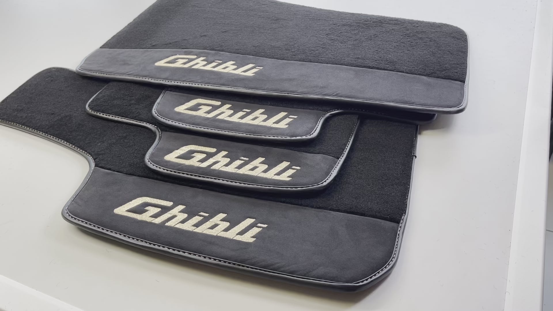 Sorte bilmatter for Maserati Ghibli (2013-2022) med Alcantara-lær - AutoWin