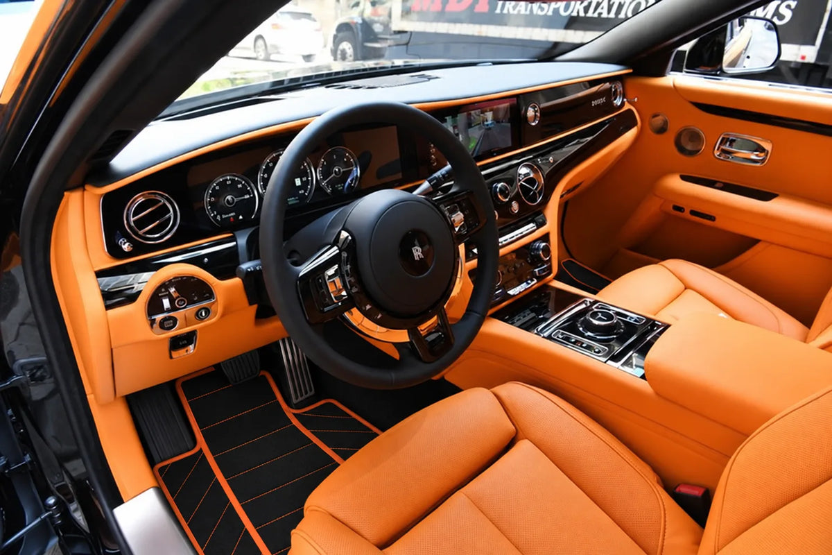 Schwarze Fußmatten für Rolls Royce Ghost Series II (2021–2024) mit weißem Leder