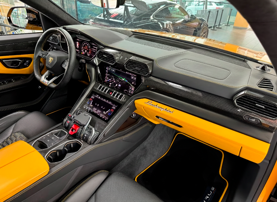 Bilmatter For Lamborghini Urus Svart Skreddersydd Med Gul Trim