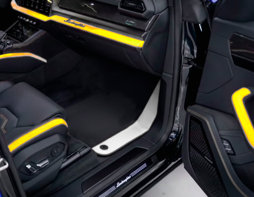 Skreddersydde svarte Bilmatter for Lamborghini Urus med hvit lær
