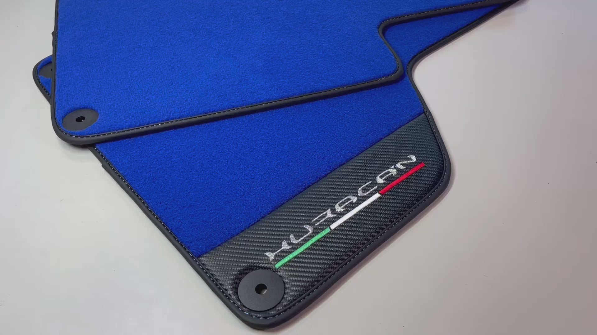 Blaue Fußmatten für Lamborghini Huracan mit Carbonfaser-Leder - AutoWin.EU
