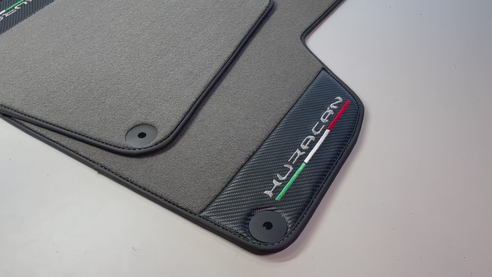Graue Fußmatten für Lamborghini Huracan mit Carbonfaser-Leder - AutoWin.EU