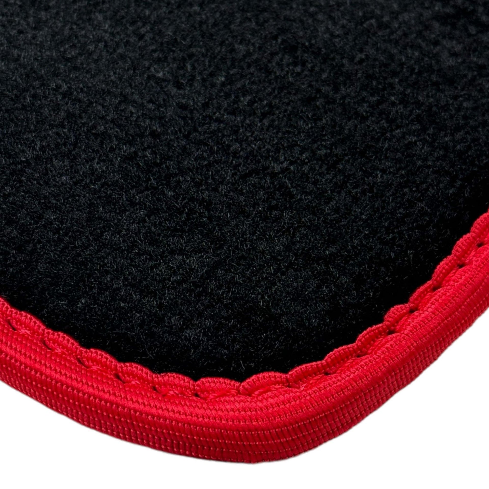 Black Floor Mats For BMW 1 Series E81 | Red Trim - AutoWin