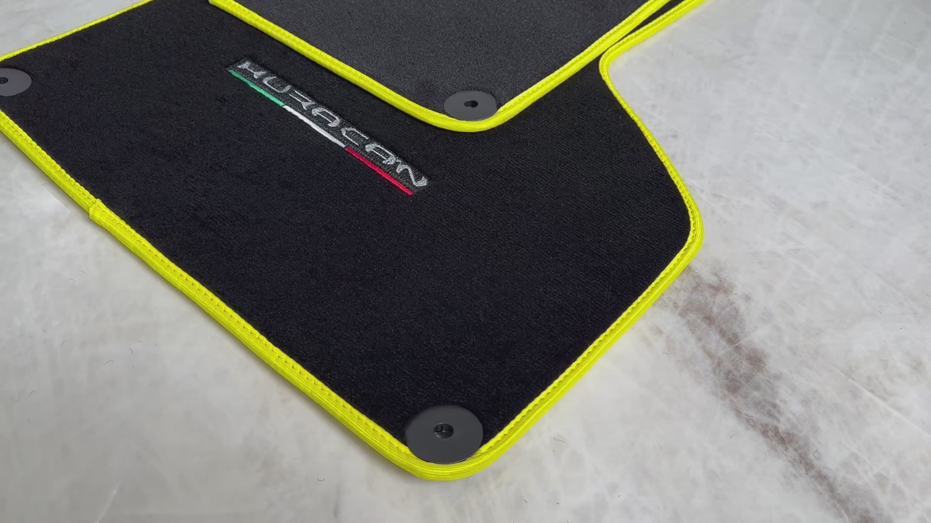 Bilmatter for Lamborghini Huracan med italiensk flagg | Gul trim - AutoWin.EU